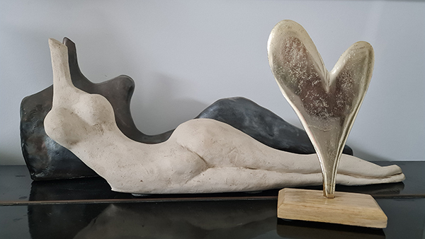 פסל במשרד של עורך דין אלפסי